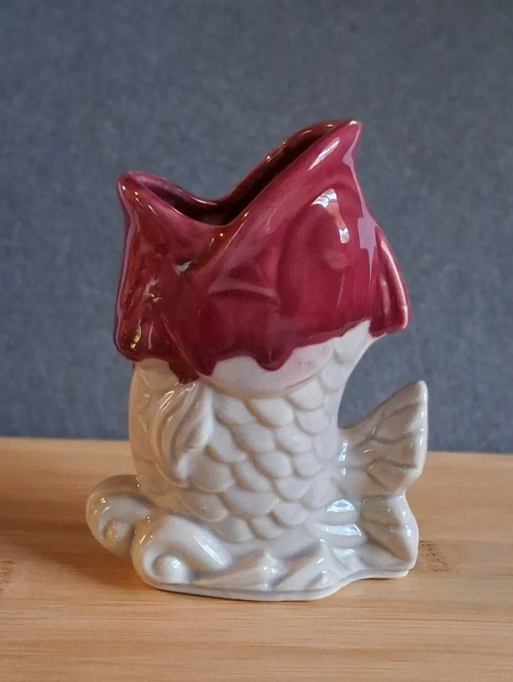 Vintage Shawnee Fish Vase Maroon and Gray 5
